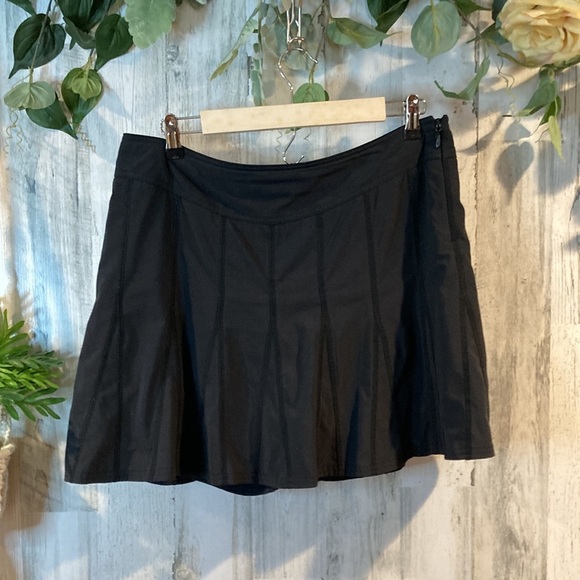 Athleta Pants - Athleta Black Pleated Skirt Skort